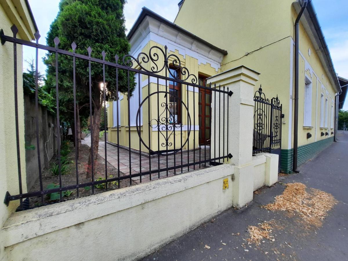 Glória apartman Gyula Exterior foto